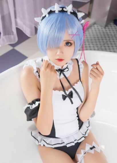 金牌客服董董恩