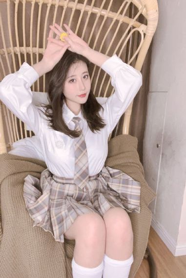 双腿吊起揉捏花蒂调教h双性