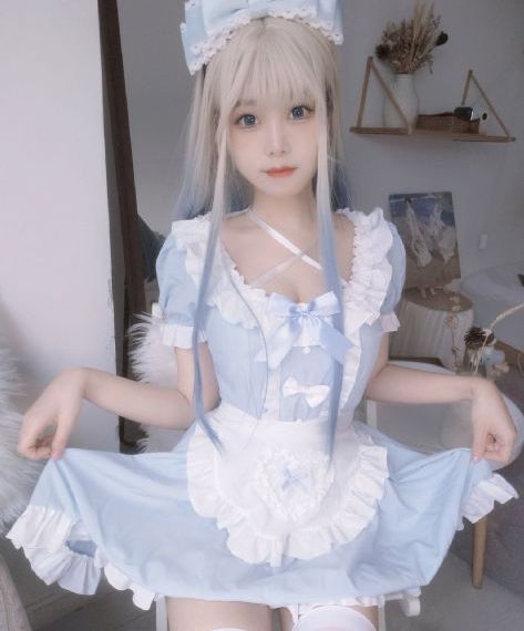 女大学生的沙龙室观看