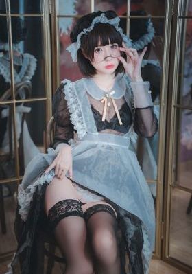 校阅女孩河野悦子