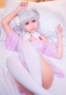 班长让我吃她胸摸她奶小黄鸭